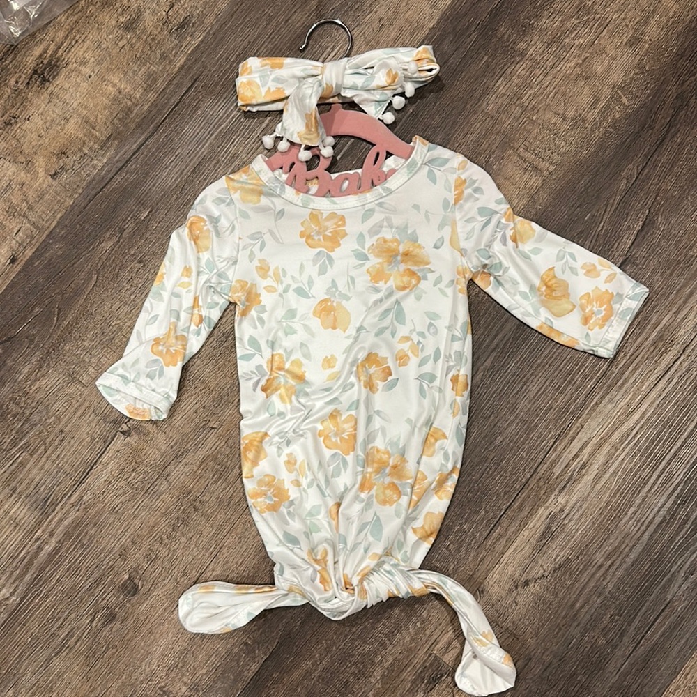 Trendy knotted baby gown with matching headband